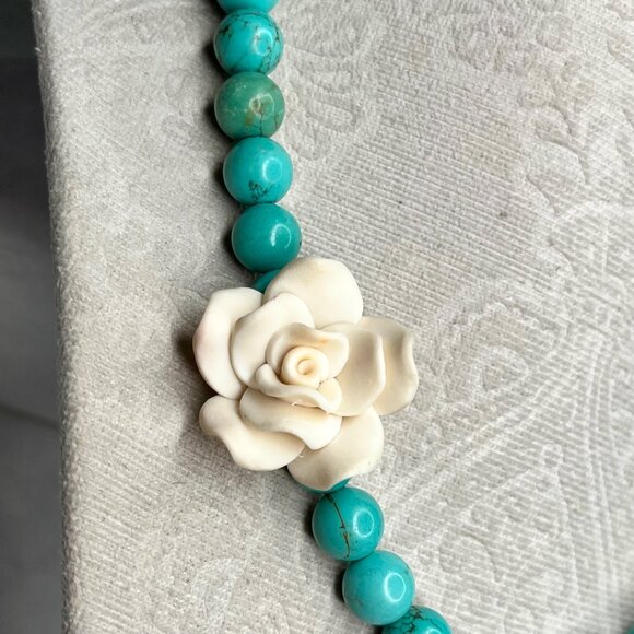Turquoise Bead Necklace With White Rose Pendant & Silver Toggle Clasp - Picture 2 of 3